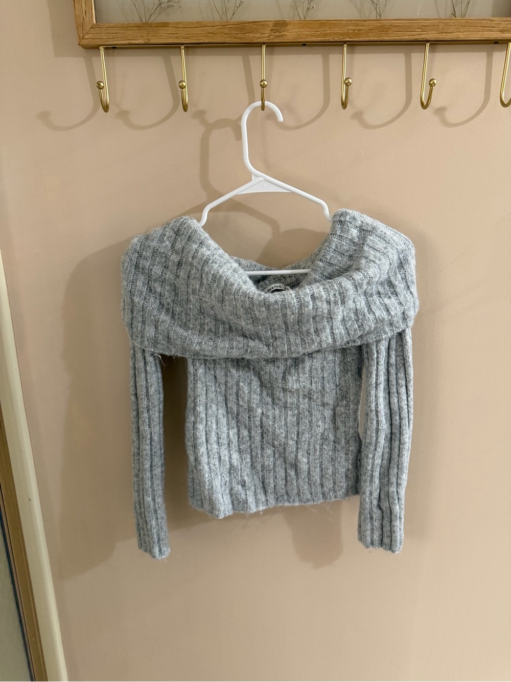 Abercrombie & Fitch Light Gray Off-the-Shoulder Ribbed Sweater